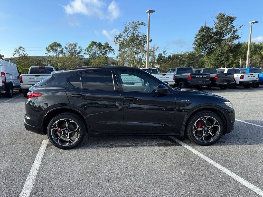 Used 2023 Alfa Romeo Stelvio Veloce AWD/4WD image 2