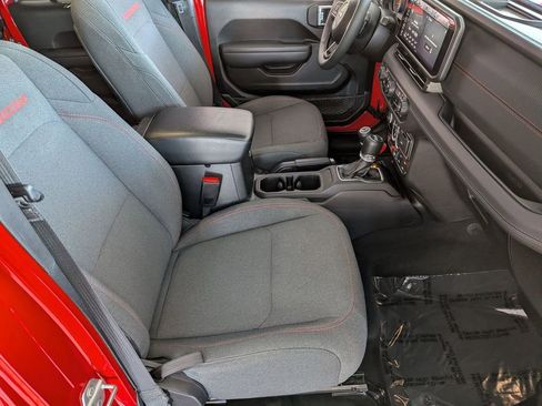 Used 2025 Jeep Wrangler Unlimited Rubicon w/ Convenience Group image 30