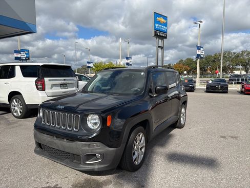 Used 2018 Jeep Renegade Latitude w/ Popular Equipment Group image 6
