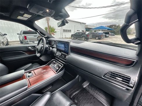 Used 2023 Lincoln Navigator Reserve image 28