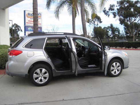 Used 2011 Subaru Outback 3.6R Limited image 24