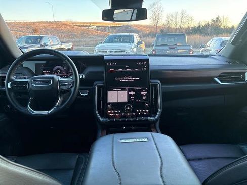 Used 2025 GMC Yukon Denali AWD/4WD image 16