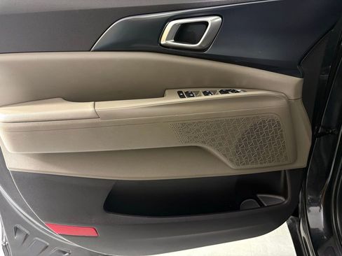 Used 2025 Kia Carnival image 14