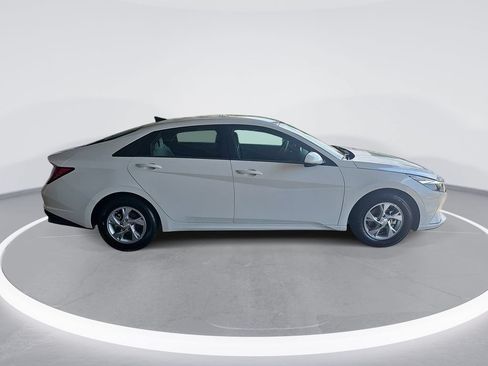 Certified 2023 Hyundai Elantra SE FWD image 4