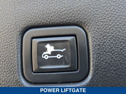 Used 2022 Chevrolet Blazer LT w/ Sound & Technology Package FWD image 15