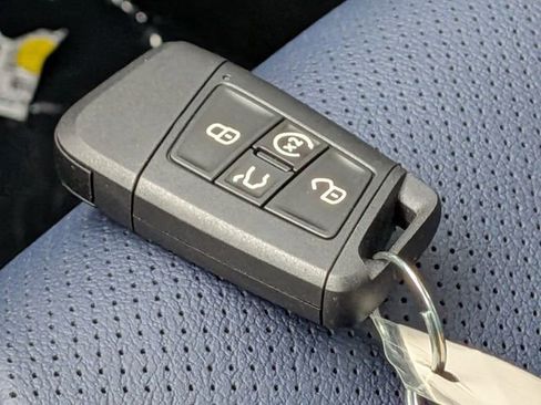 New 2026 Volkswagen Taos SEL image 35