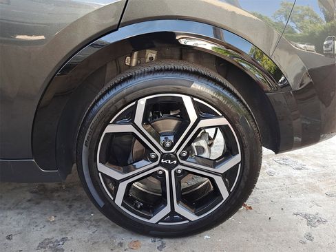 Used 2023 Kia Niro EX Touring image 33