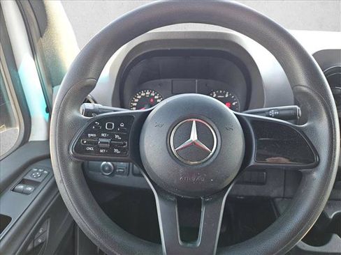 Used 2022 Mercedes-Benz Sprinter 2500 image 13