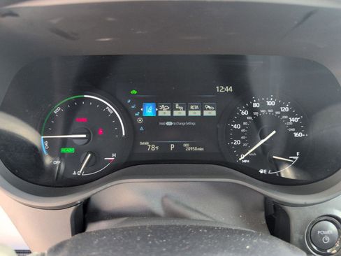 Used 2025 Toyota Sienna LE image 10