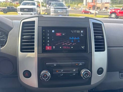 Used 2021 Nissan Frontier SV w/ SV Utility Package RWD image 17
