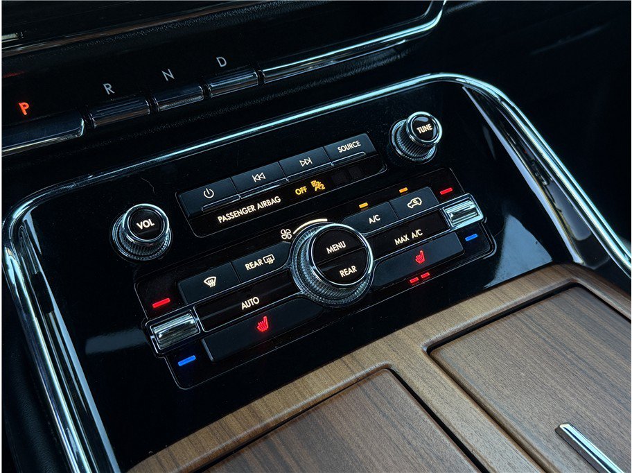Used 2019 Lincoln Navigator L Select RWD image 18