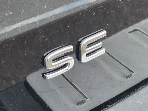 Certified 2024 Volkswagen Taos SE image 12