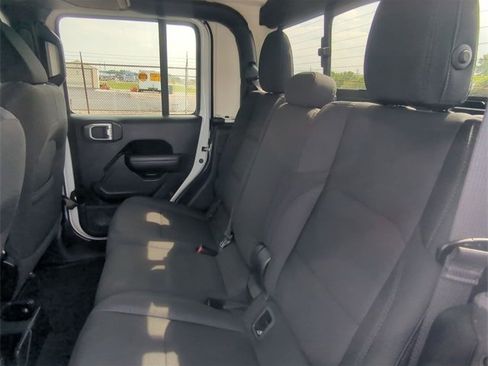 Certified 2021 Jeep Gladiator Willys image 21