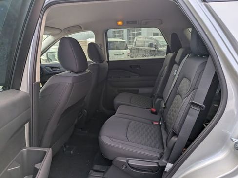 New 2025 Nissan Pathfinder SL image 10