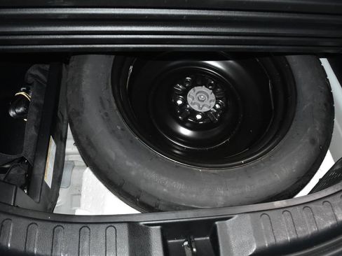 Used 2015 Toyota RAV4 XLE image 32