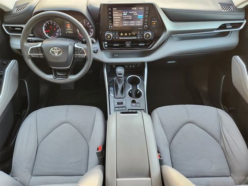 Used 2020 Toyota Highlander L image 24