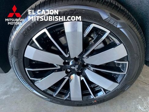 Used 2025 Mitsubishi Outlander SE image 6