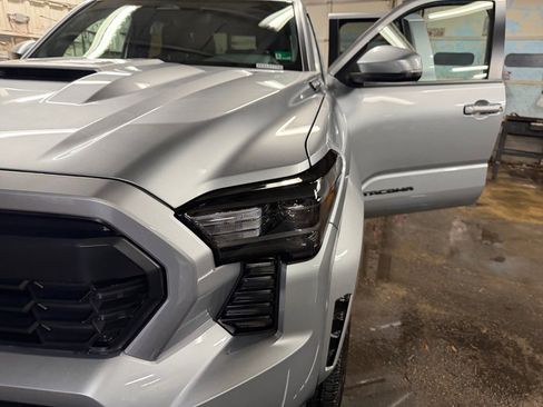 Used 2025 Toyota Tacoma TRD Sport w/ TRD Sport Upgrade Package image 30