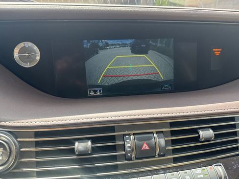 Used 2020 Lexus LS 500 w/ Accessory Package (Z2) RWD image 19
