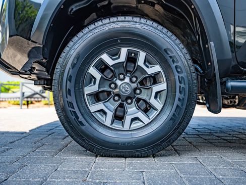 Used 2019 Toyota Tacoma TRD Off-Road AWD/4WD image 10