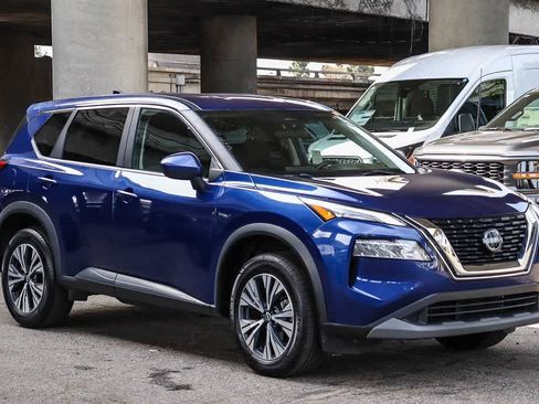 Used 2023 Nissan Rogue SV image 3