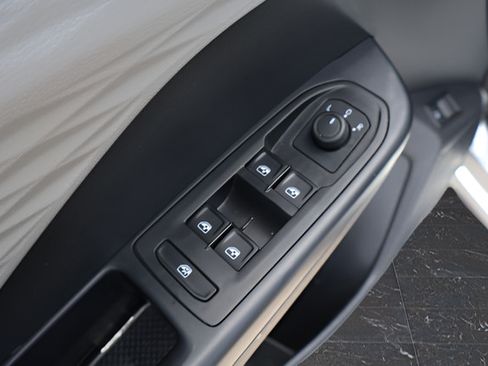 Used 2024 Volkswagen Taos S FWD image 12