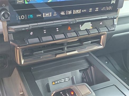 New 2025 GMC Hummer EV 3X w/ Extreme Off-Road Package image 21