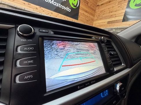 Used 2017 Toyota Highlander XLE AWD/4WD image 23