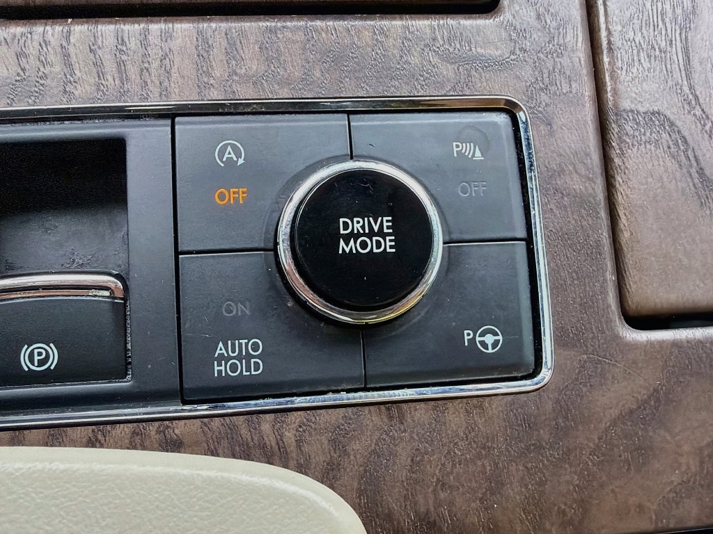 Used 2020 Lincoln Navigator L Reserve w/ Luxury Package AWD/4WD image 32
