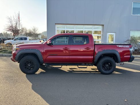 Used 2021 Toyota Tacoma TRD Off-Road image 2