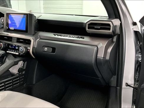 Used 2025 Toyota Tacoma SR5 AWD/4WD image 19