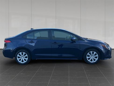Used 2023 Toyota Corolla LE image 6