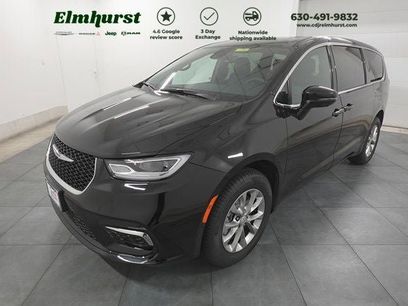 New 2026 Chrysler Pacifica Select