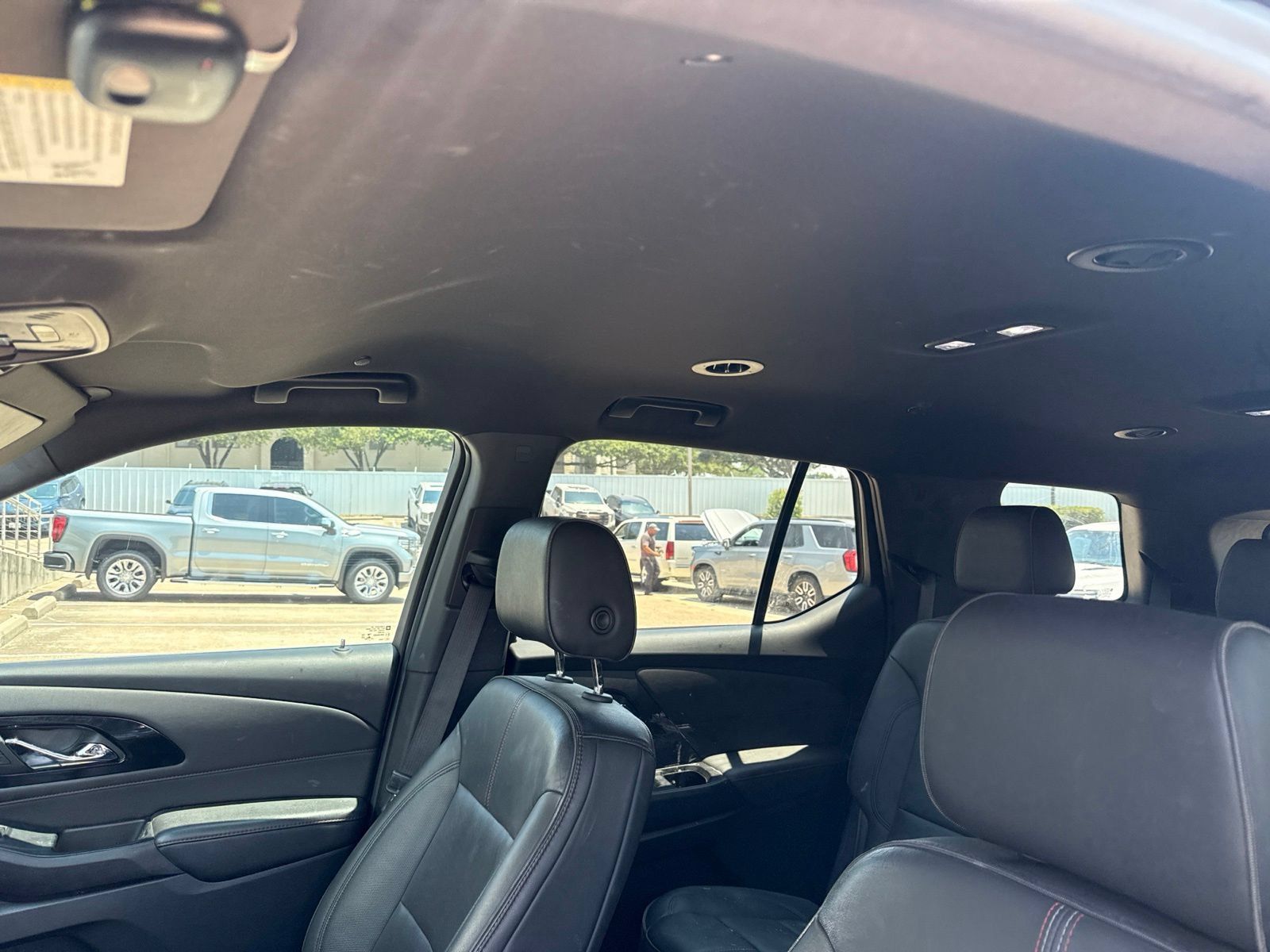 Used 2023 Chevrolet Traverse RS FWD image 16