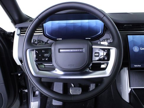 New 2025 Land Rover Range Rover SE image 17
