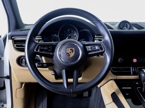 Used 2025 Porsche Macan image 10