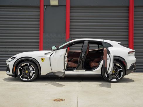 Used 2025 Ferrari Purosangue AWD/4WD image 18