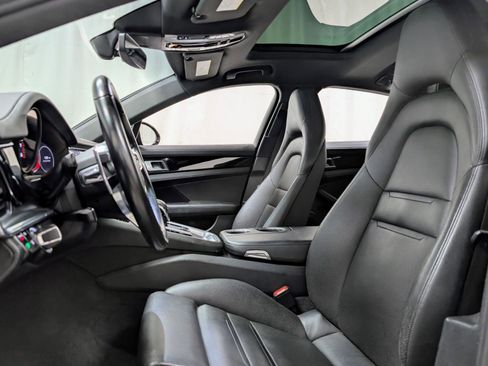 Used 2020 Porsche Panamera w/ Premium Package image 15