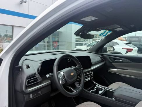 Used 2026 Chevrolet Traverse LT w/ Driver Confidence Package FWD image 7