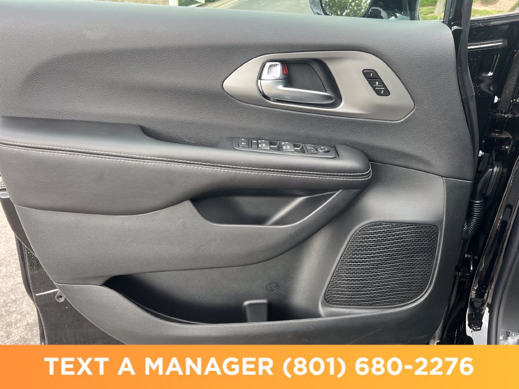 New 2027 Chrysler Pacifica Select w/ Family Tech Group AWD/4WD image 10
