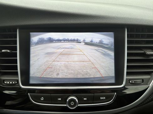 Used 2018 Buick Encore Essence image 18