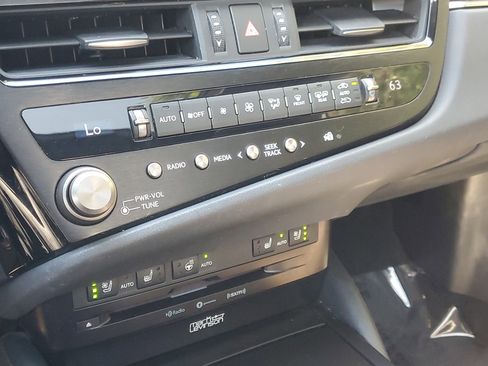 Certified 2022 Lexus ES 300h w/ Premium Package image 31