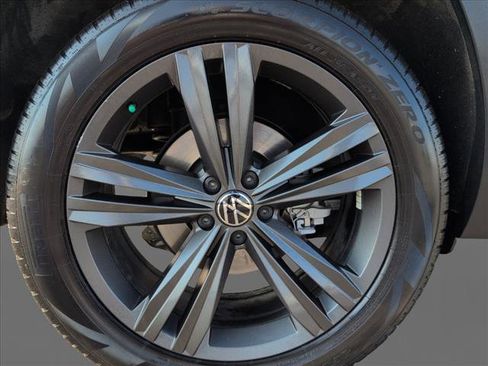 Used 2022 Volkswagen Atlas SEL R-Line image 25