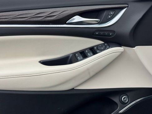 Used 2022 Buick Enclave Avenir w/ Avenir Technology Package AWD/4WD image 21