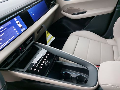 New 2026 Porsche Macan 4 Electric image 27