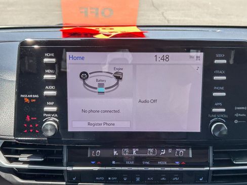 Used 2024 Toyota Sienna XLE FWD image 14