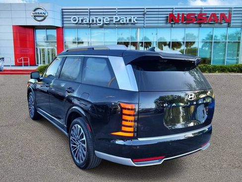 Used 2026 Hyundai Palisade Calligraphy FWD image 3