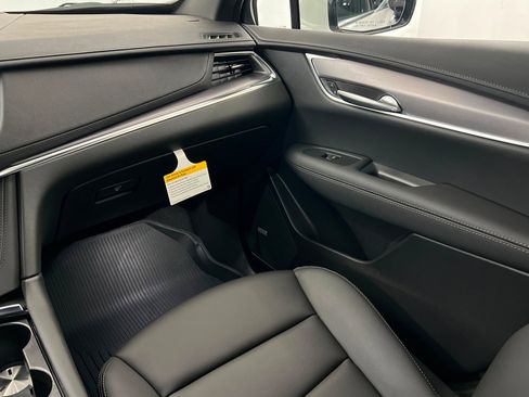 New 2026 Cadillac XT5 Luxury w/ LPO, Floor Liner Package image 11