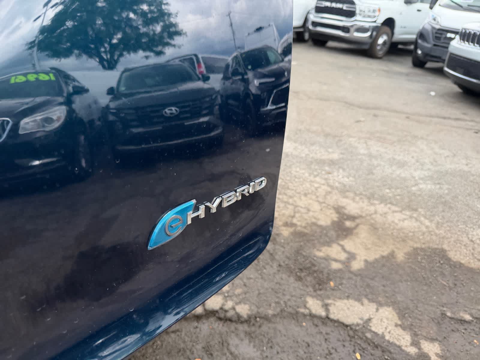Used 2024 Chrysler Pacifica Limited FWD image 25