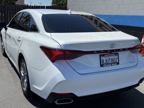 Used 2019 Toyota Avalon XLE w/ Carpet Mat Package FWD image 6